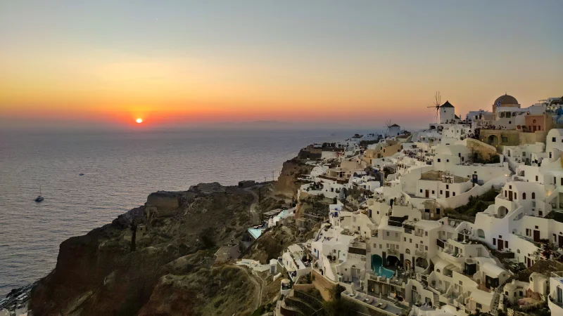 Where are the best places to watch the sunset in Santorini